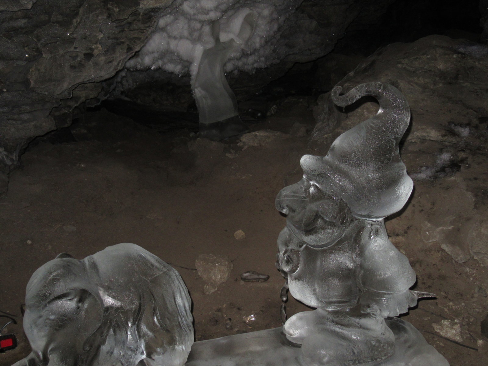 08-30 Cave Figure 02